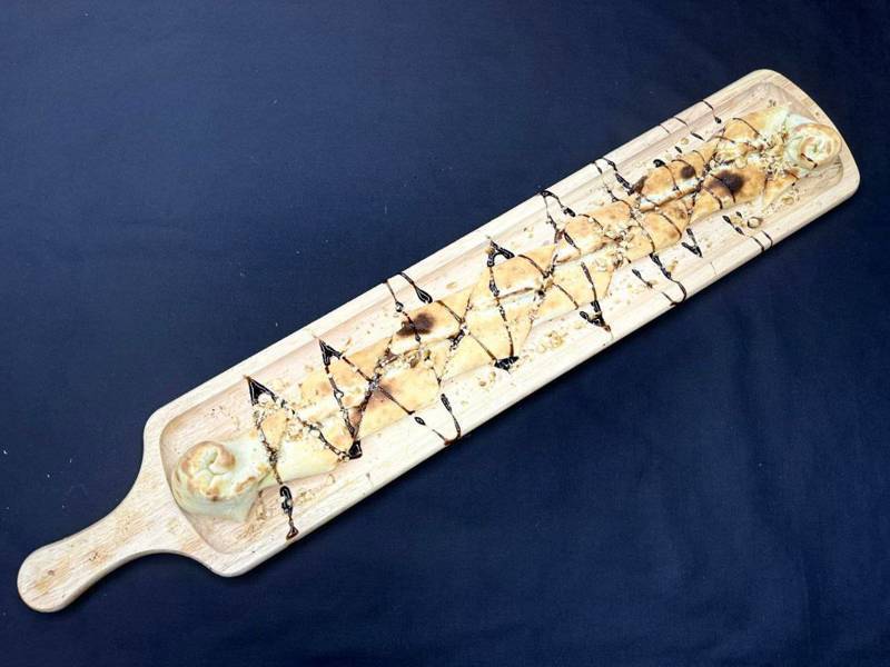 Пиде с шоколадом и сыром